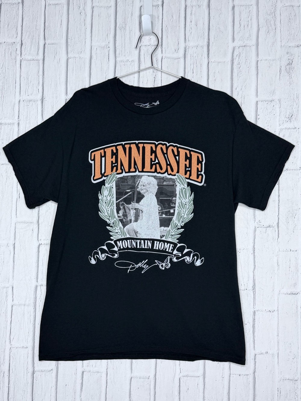 🦋 Dolly Parton Tennessee Mountain Home Graphic Tee Black Size M 100% COTTON